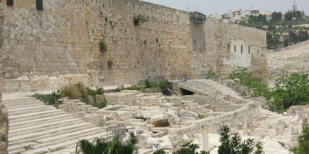 Jerusalem as Textbook, Gideon Avni, <i>Biblical Archaeology Review</i> (22:3), May/Jun 1996.