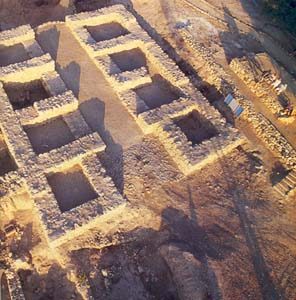 Excavating Hazor, Part One, Amnon Ben-Tor, BAR 25:02, Mar-Apr 1999.