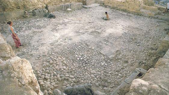 Excavating Hazor, Part Two, Amnon Ben-Tor and Maria Teresa Rubiato, BAR 25:03, May-Jun 1999.