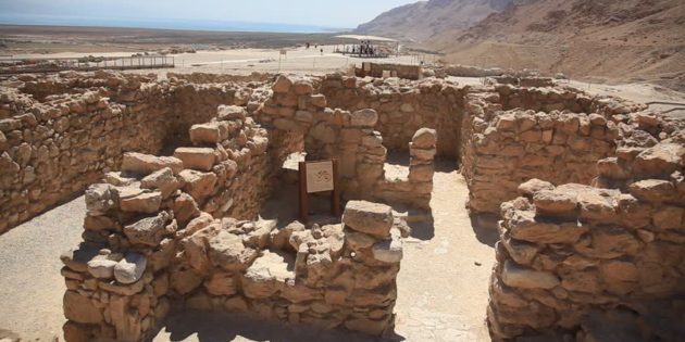 The Enigma of Qumran, Hershel Shanks, <i>Biblical Archaeology Review</i> (24:01), Jan/Feb 1998.