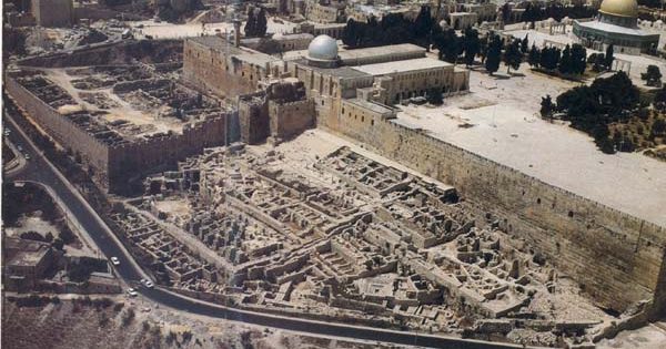 Royal Gateway to Ancient Jerusalem Uncovered, Eilat Mazar, BAR 15:03, May-Jun 1989.