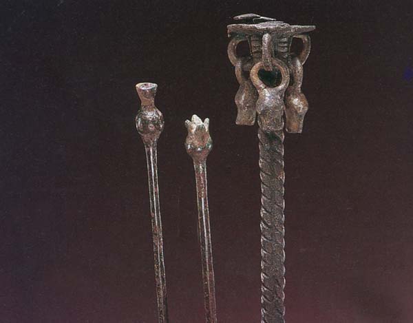 Bronze_Scepters_and_Incense_Burner